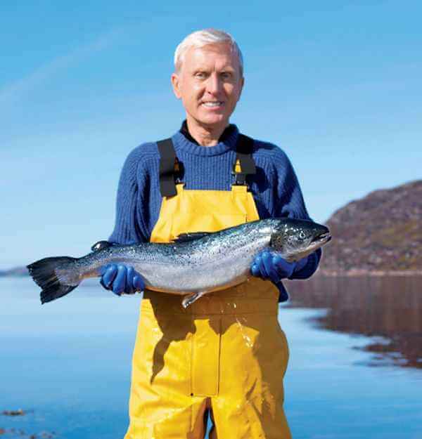 Ученик IceCatch с уловом на зимней рыбалке в Казахстане